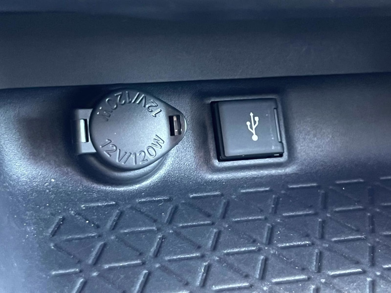2022 Silver Toyota RAV4 XLE AWD SUV