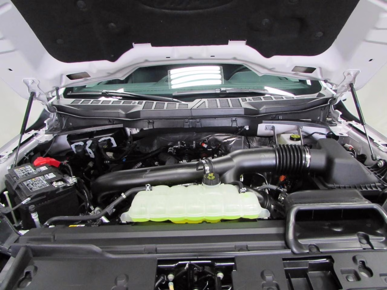 2026 Avalanche Ford F-150 Lariat 4X4 Truck