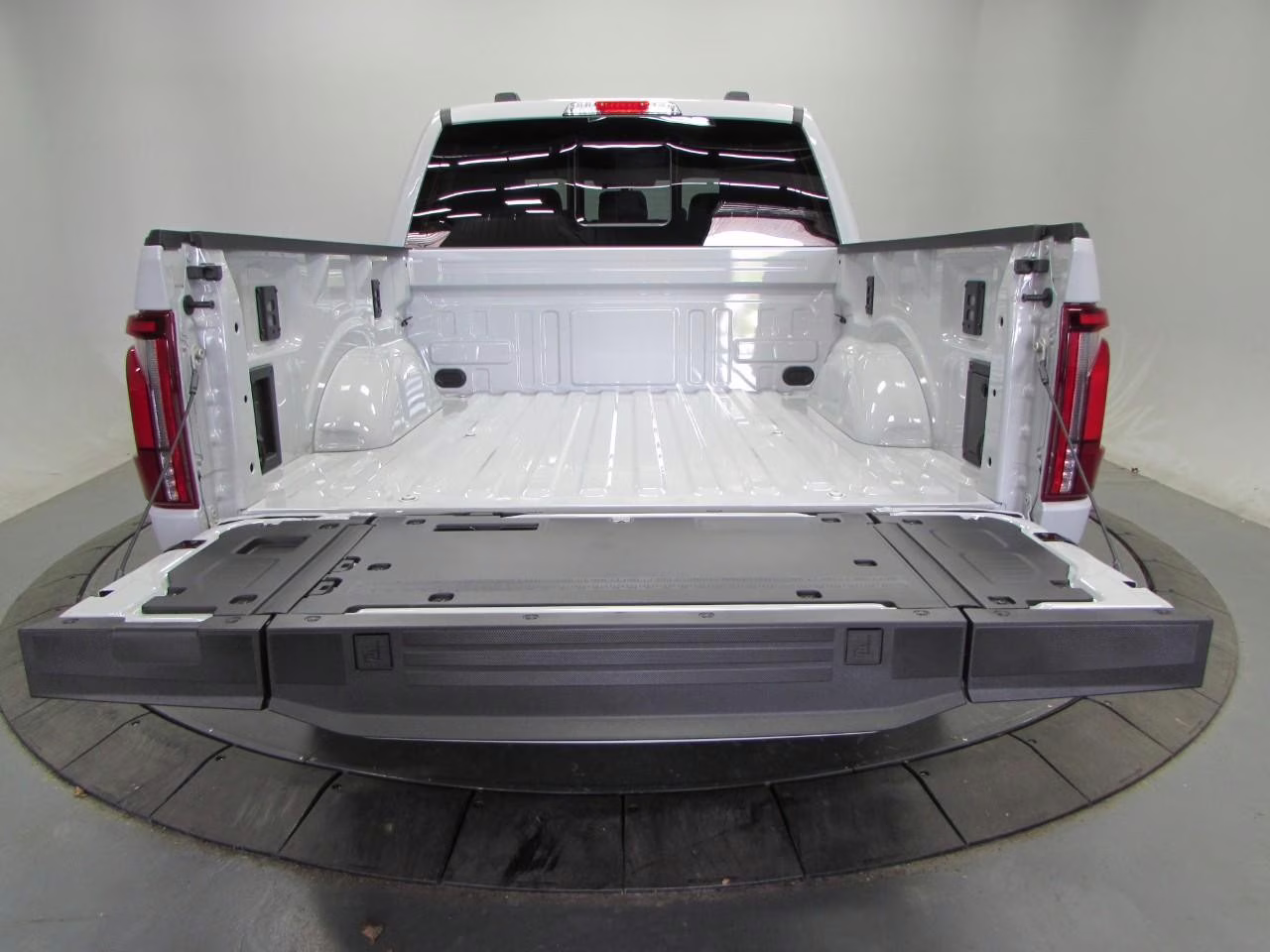 2026 Avalanche Ford F-150 Lariat 4X4 Truck