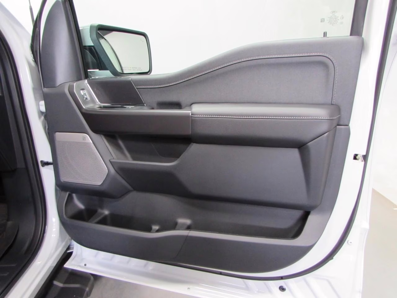 2026 Avalanche Ford F-150 Lariat 4X4 Truck