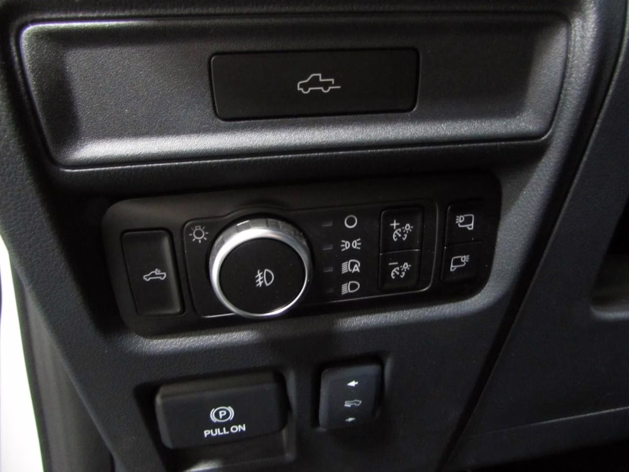 2026 Avalanche Ford F-150 Lariat 4X4 Truck