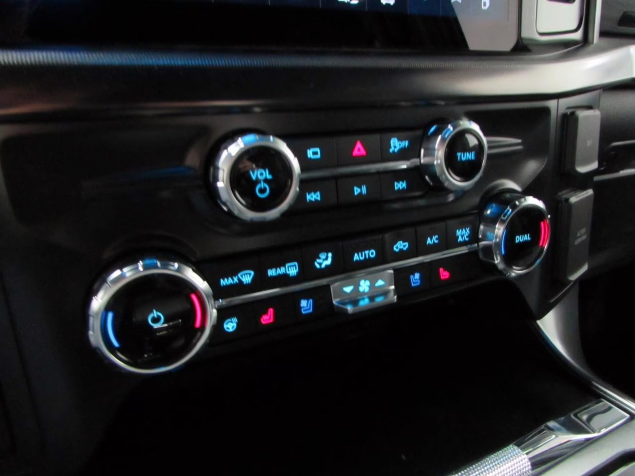 2026 Avalanche Ford F-150 Lariat 4X4 Truck