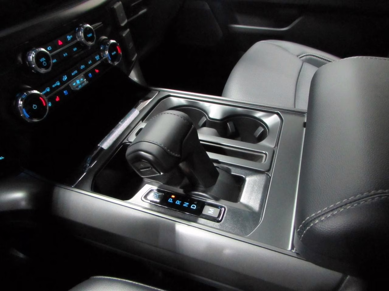 2026 Avalanche Ford F-150 Lariat 4X4 Truck