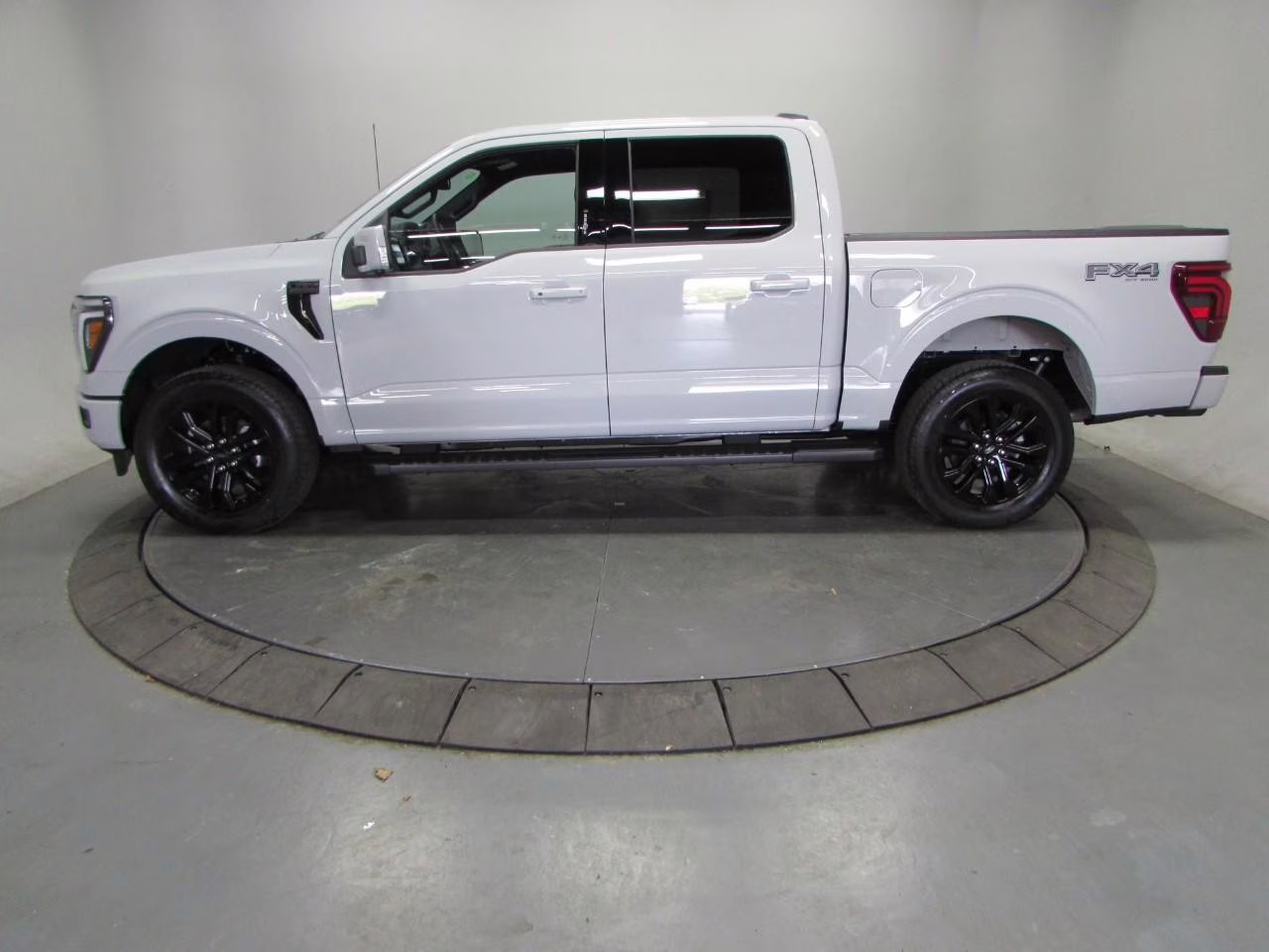 2026 Avalanche Ford F-150 Lariat 4X4 Truck