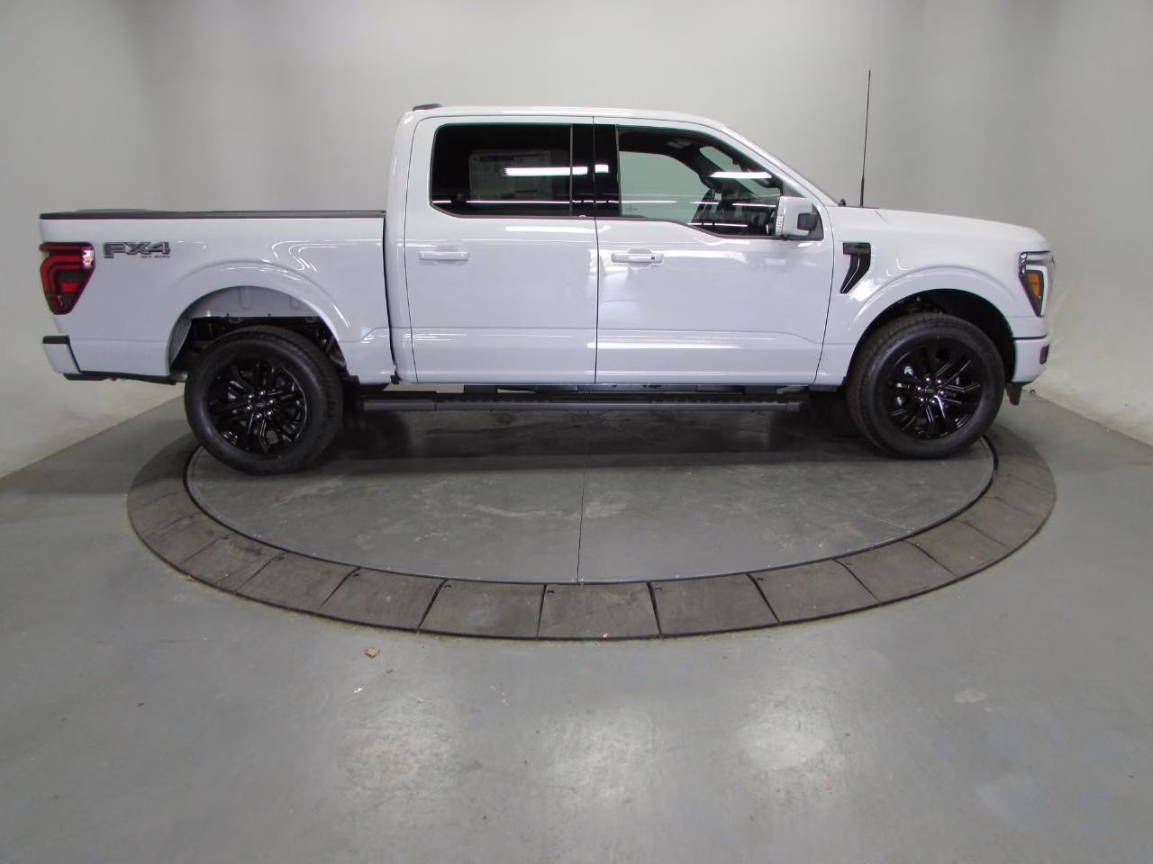 2026 Avalanche Ford F-150 Lariat 4X4 Truck