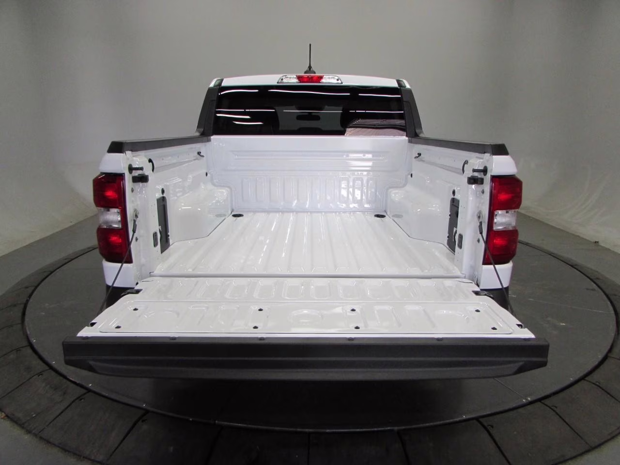 2026 Oxford White Ford Maverick XLT FWD Truck