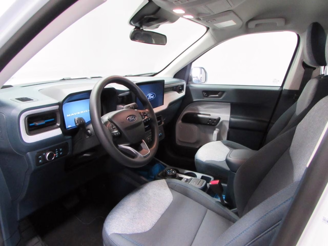 2026 Oxford White Ford Maverick XLT FWD Truck
