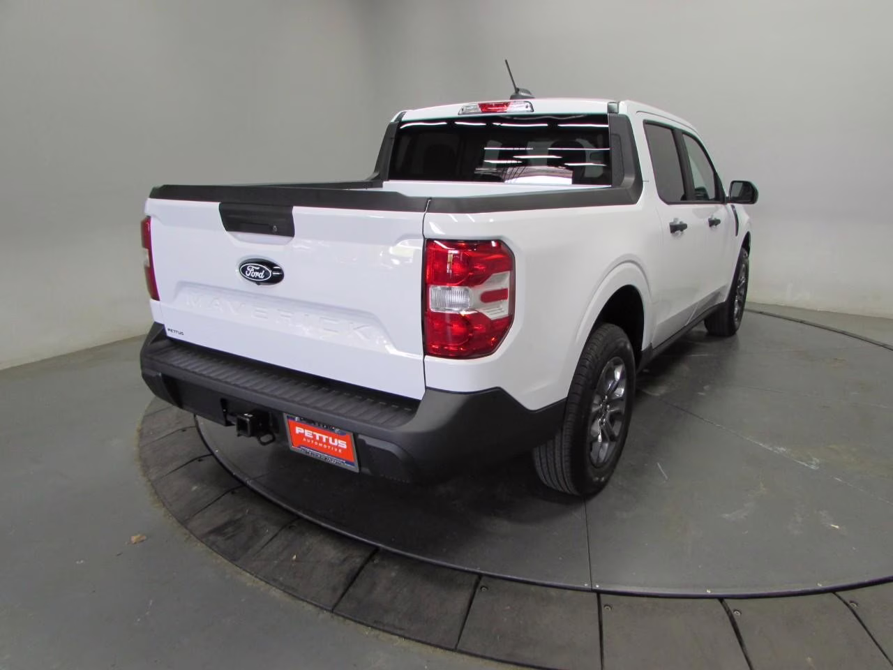 2026 Oxford White Ford Maverick XLT FWD Truck