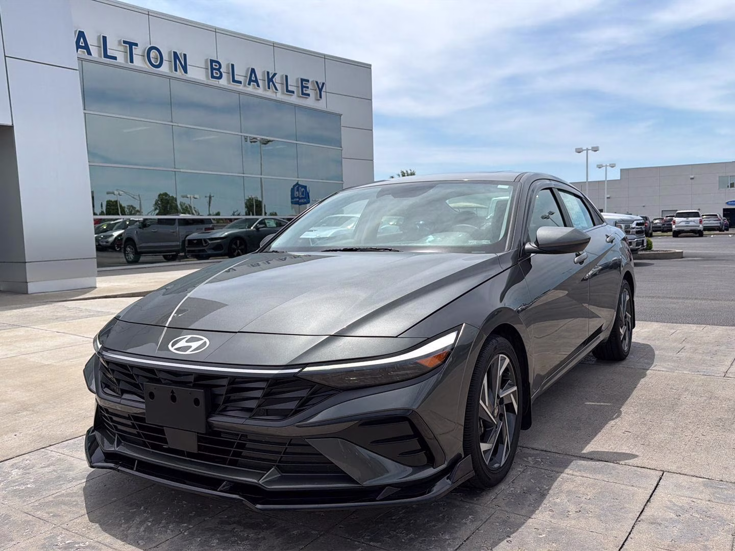 2025 Amazon Gray Hyundai Elantra SEL Convenience FWD Sedan
