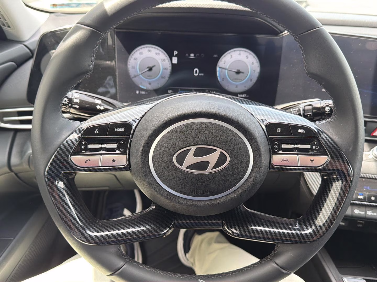 2025 Amazon Gray Hyundai Elantra SEL Convenience FWD Sedan