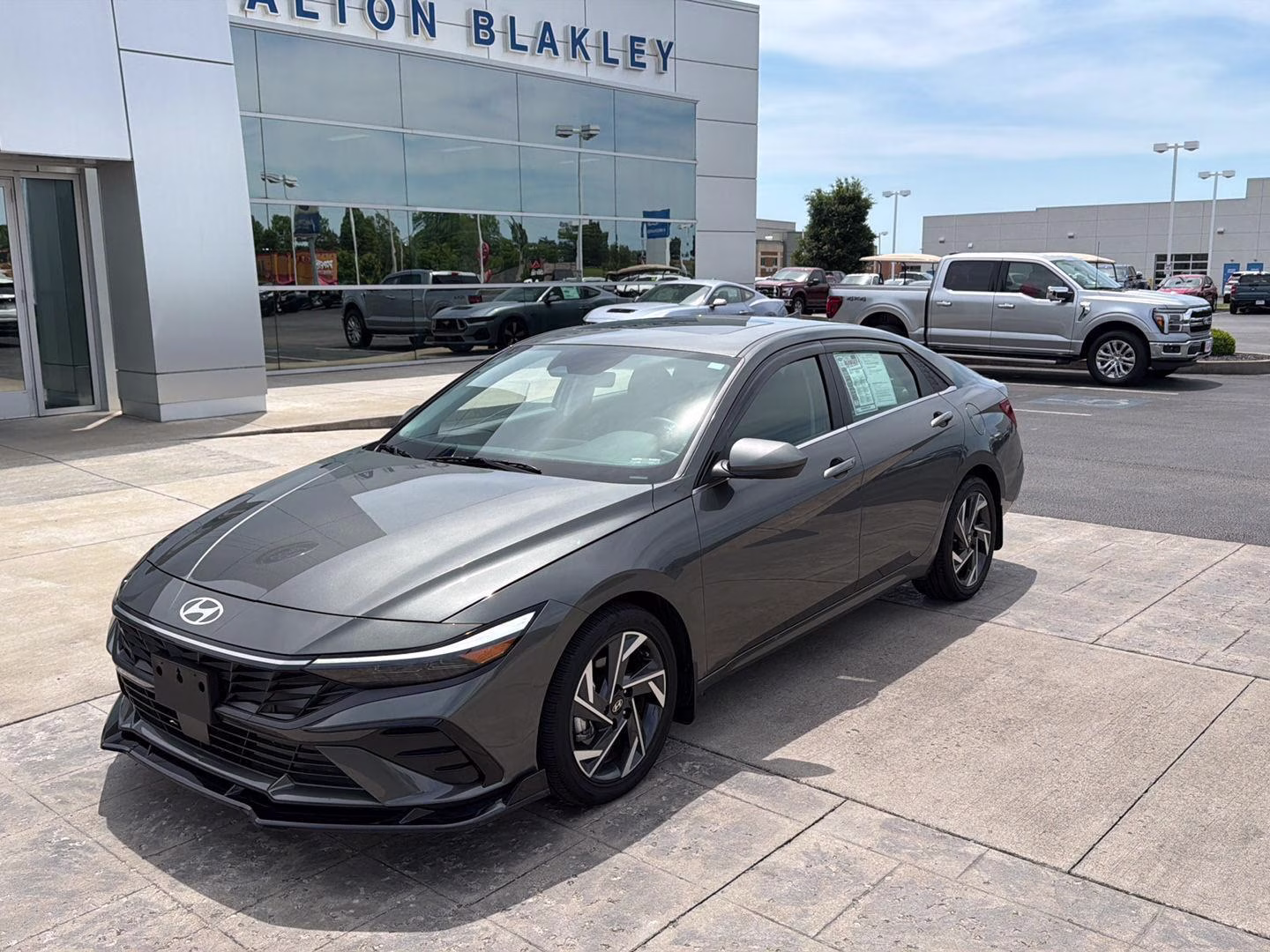 2025 Amazon Gray Hyundai Elantra SEL Convenience FWD Sedan