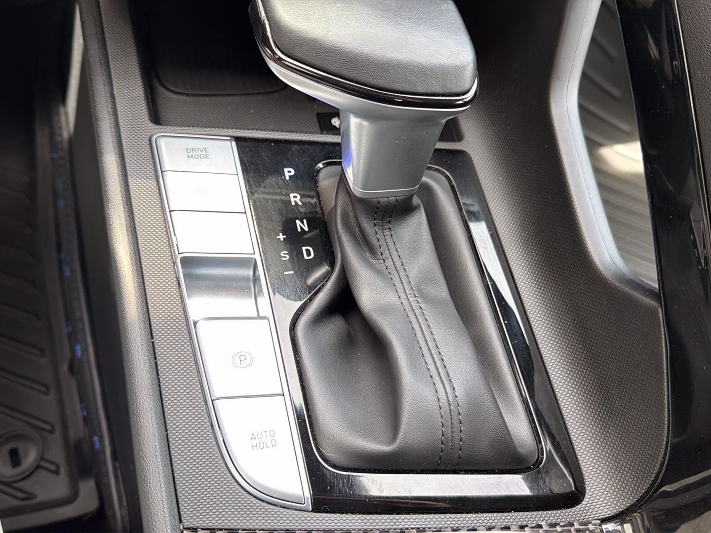 2025 Amazon Gray Hyundai Elantra SEL Convenience FWD Sedan