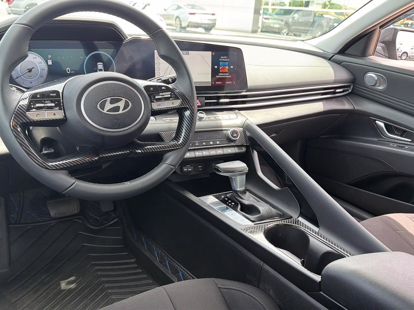 2025 Amazon Gray Hyundai Elantra SEL Convenience FWD Sedan