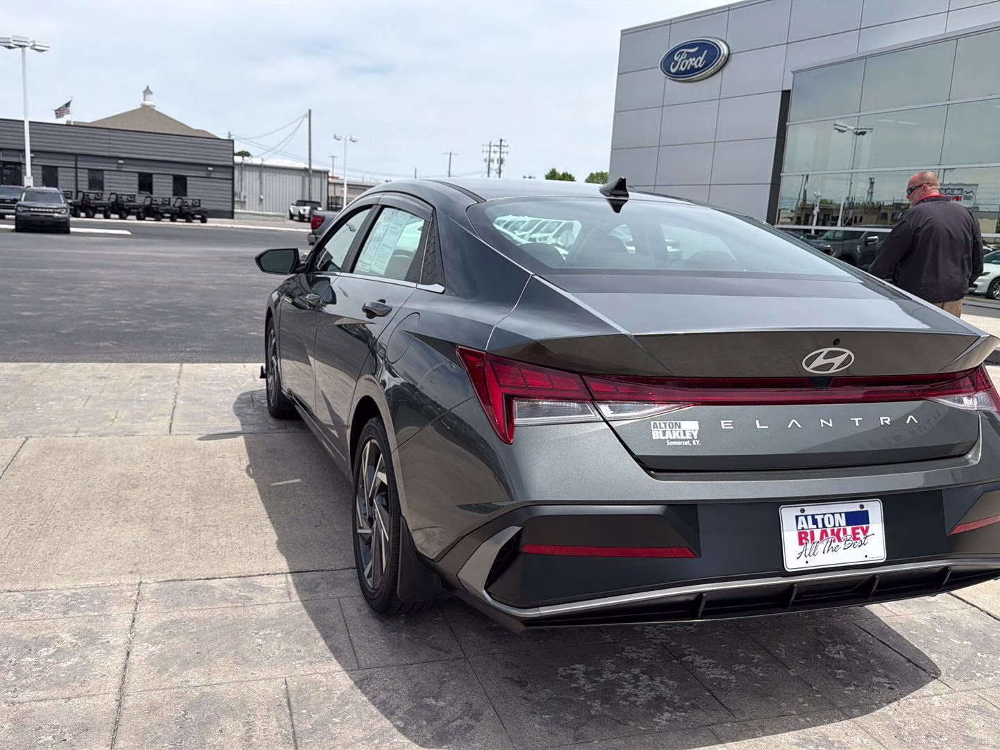 2025 Amazon Gray Hyundai Elantra SEL Convenience FWD Sedan