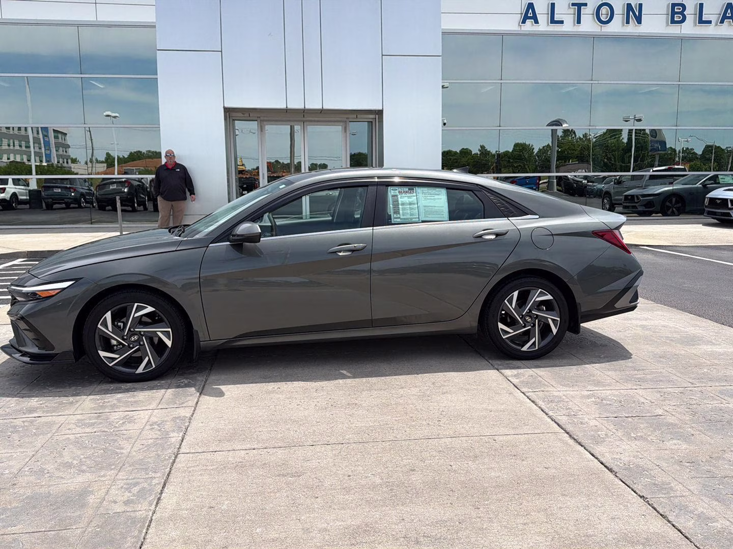 2025 Amazon Gray Hyundai Elantra SEL Convenience FWD Sedan
