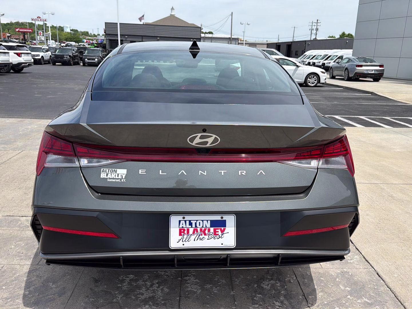 2025 Amazon Gray Hyundai Elantra SEL Convenience FWD Sedan