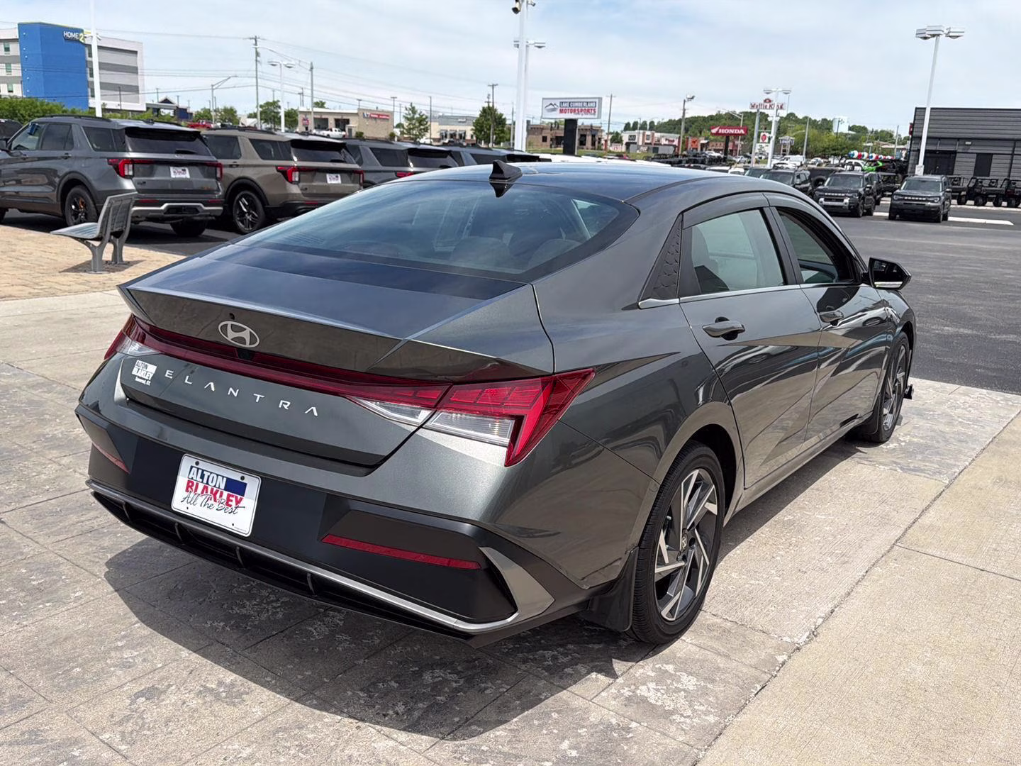 2025 Amazon Gray Hyundai Elantra SEL Convenience FWD Sedan