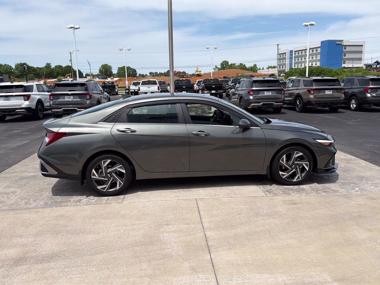 2025 Amazon Gray Hyundai Elantra SEL Convenience FWD Sedan