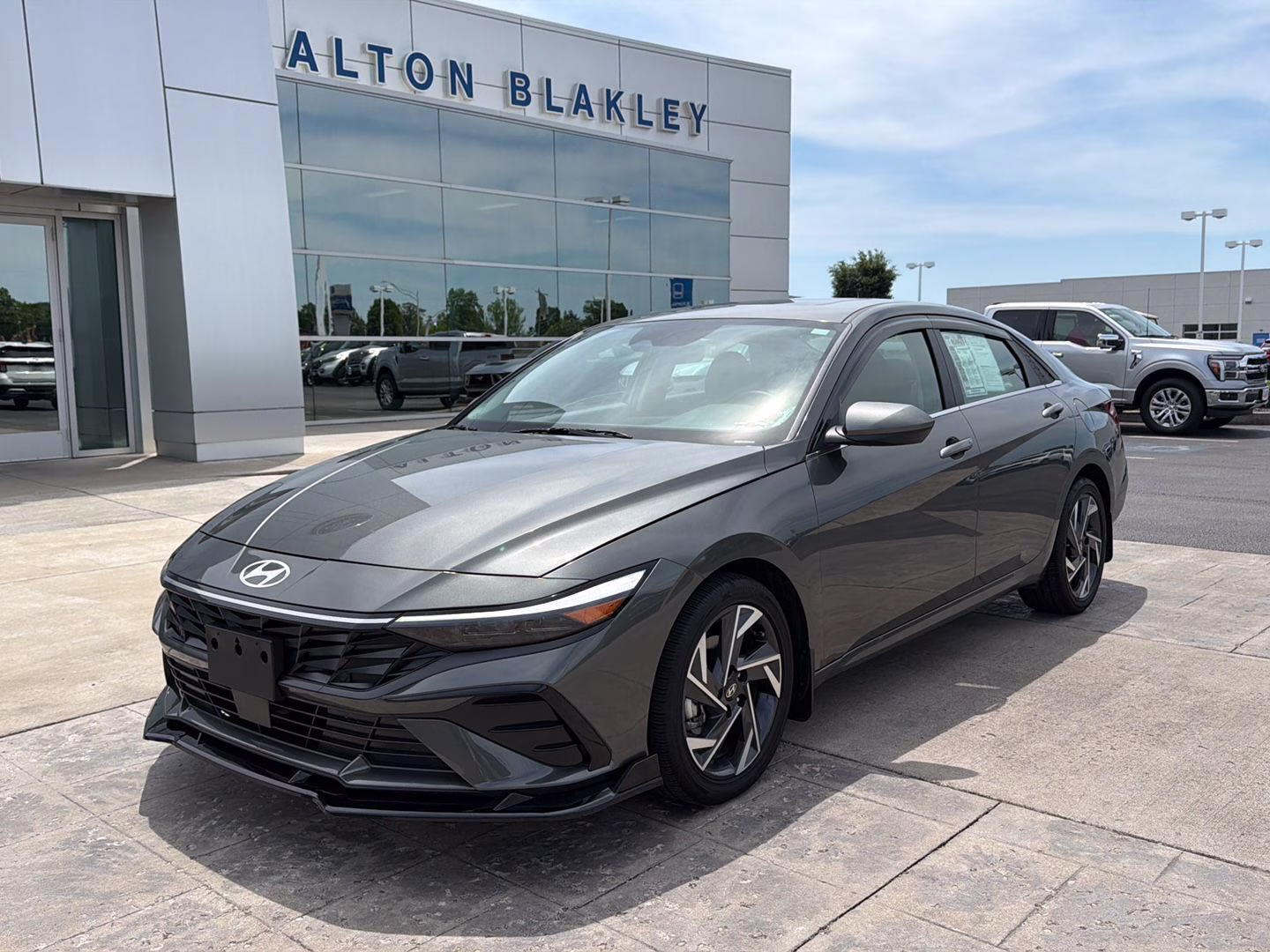 2025 Amazon Gray Hyundai Elantra SEL Convenience FWD Sedan