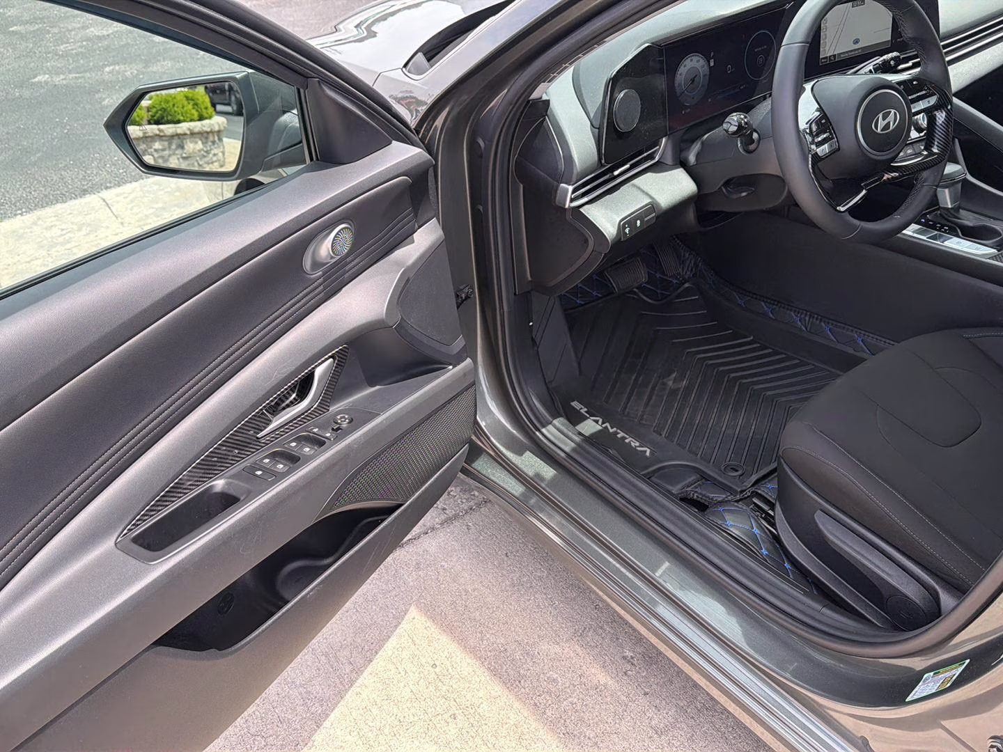 2025 Amazon Gray Hyundai Elantra SEL Convenience FWD Sedan