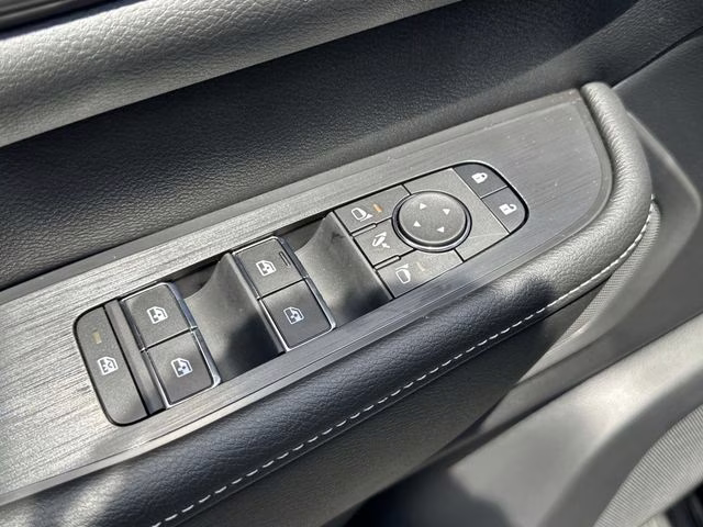 2025 Aspen White Tricoat/Super Black Nissan Armada PRO-4X 4X4 SUV