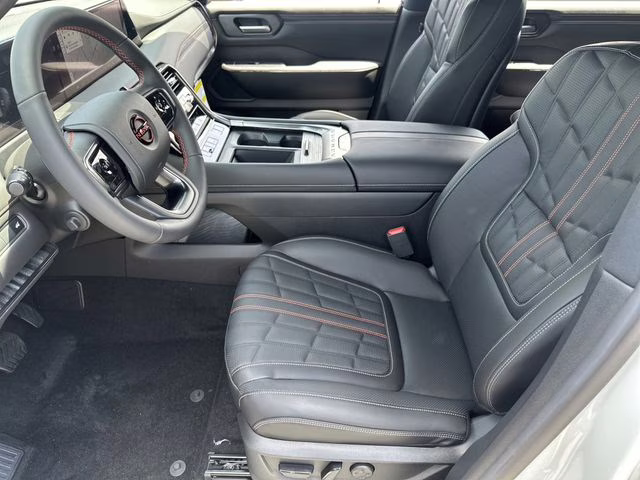 2025 Aspen White Tricoat/Super Black Nissan Armada PRO-4X 4X4 SUV