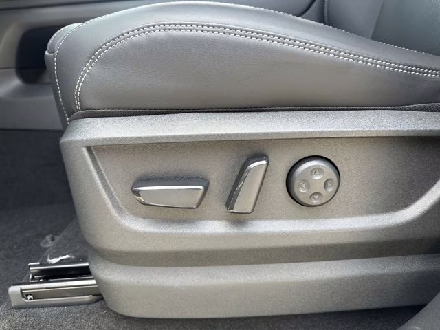 2025 Aspen White Tricoat/Super Black Nissan Armada PRO-4X 4X4 SUV