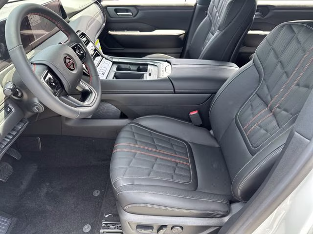 2025 Aspen White Tricoat/Super Black Nissan Armada PRO-4X 4X4 SUV