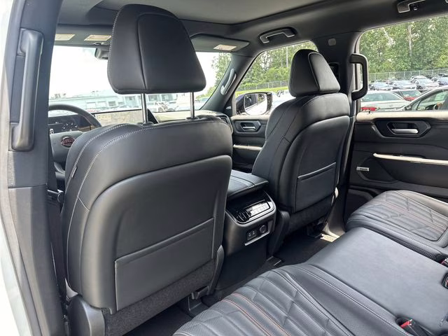 2025 Aspen White Tricoat/Super Black Nissan Armada PRO-4X 4X4 SUV