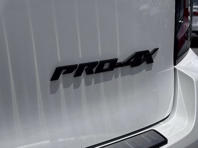 2025 Aspen White Tricoat/Super Black Nissan Armada PRO-4X 4X4 SUV