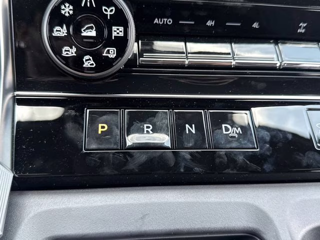 2025 Aspen White Tricoat/Super Black Nissan Armada PRO-4X 4X4 SUV