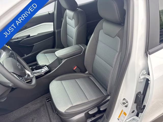 2026 Summit White Chevrolet Trax LT FWD SUV