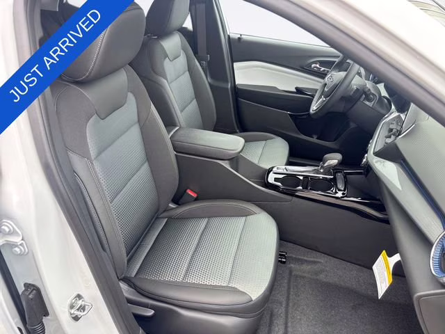 2026 Summit White Chevrolet Trax LT FWD SUV