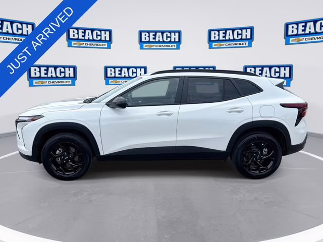 2026 Summit White Chevrolet Trax LT FWD SUV