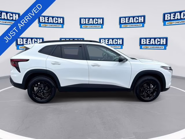 2026 Summit White Chevrolet Trax LT FWD SUV