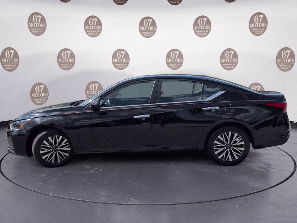 2023 Super Black Clearcoat Nissan Altima 2.5 SV FWD Sedan