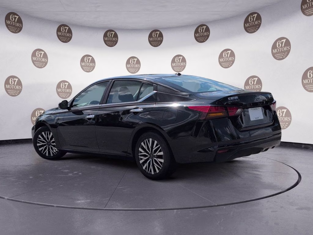 2023 Super Black Clearcoat Nissan Altima 2.5 SV FWD Sedan