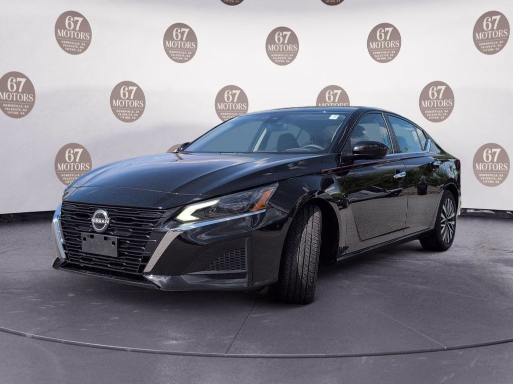 2023 Super Black Clearcoat Nissan Altima 2.5 SV FWD Sedan