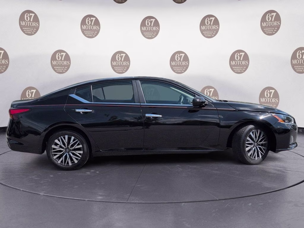 2023 Super Black Clearcoat Nissan Altima 2.5 SV FWD Sedan