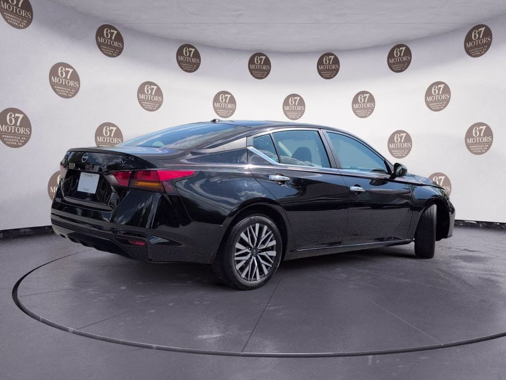 2023 Super Black Clearcoat Nissan Altima 2.5 SV FWD Sedan