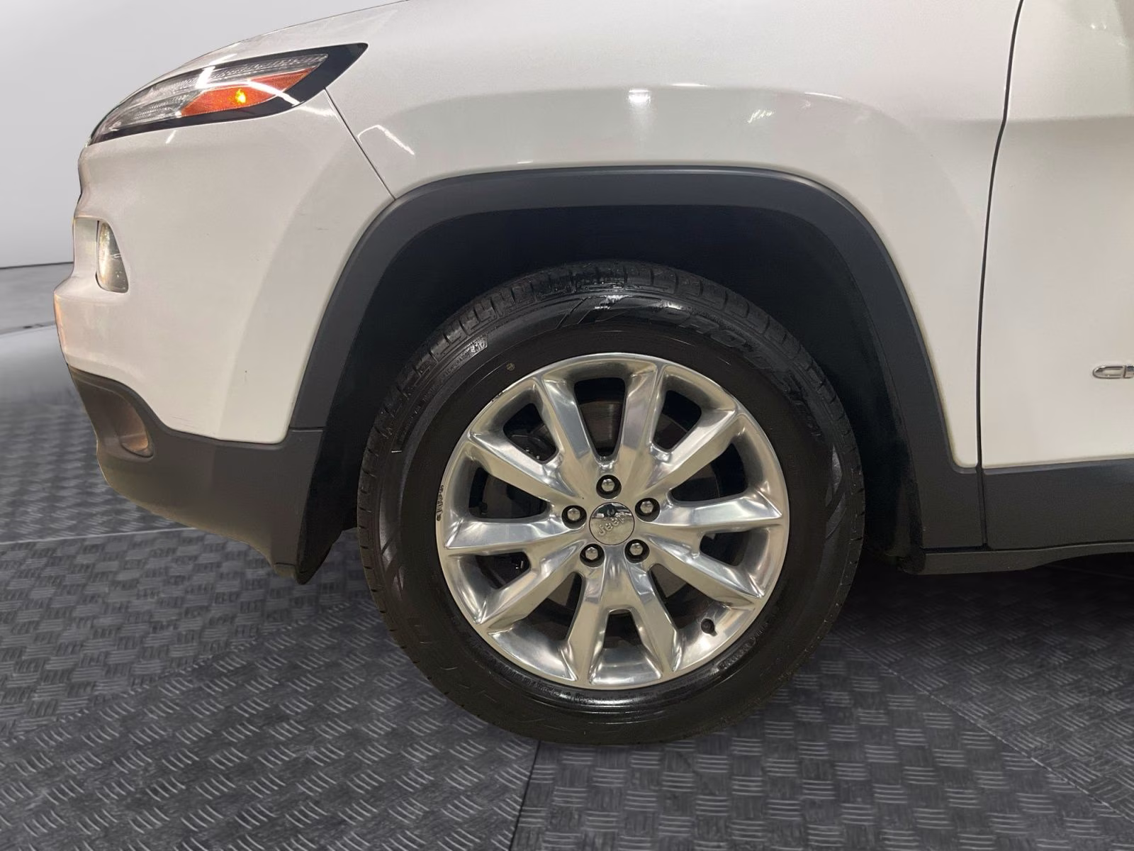 2017 Bright White Clearcoat Jeep Cherokee Limited 4X4 SUV