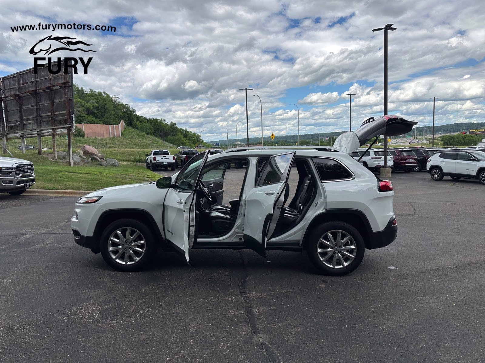 2017 Bright White Clearcoat Jeep Cherokee Limited 4X4 SUV