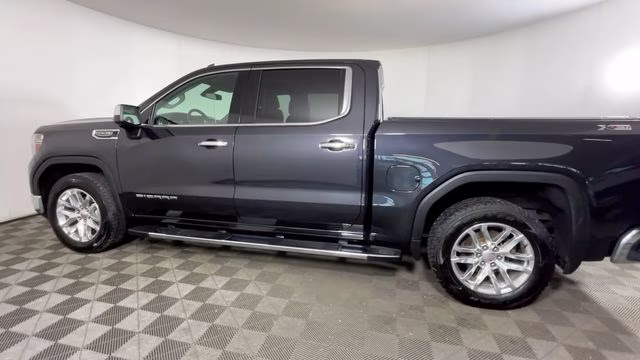 2020 Carbon Black Metallic GMC Sierra 1500 SLT 4X4 Truck
