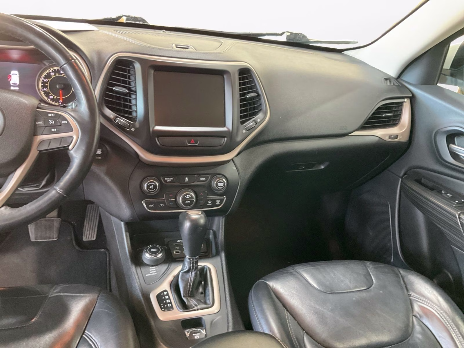 2017 Bright White Clearcoat Jeep Cherokee Limited 4X4 SUV