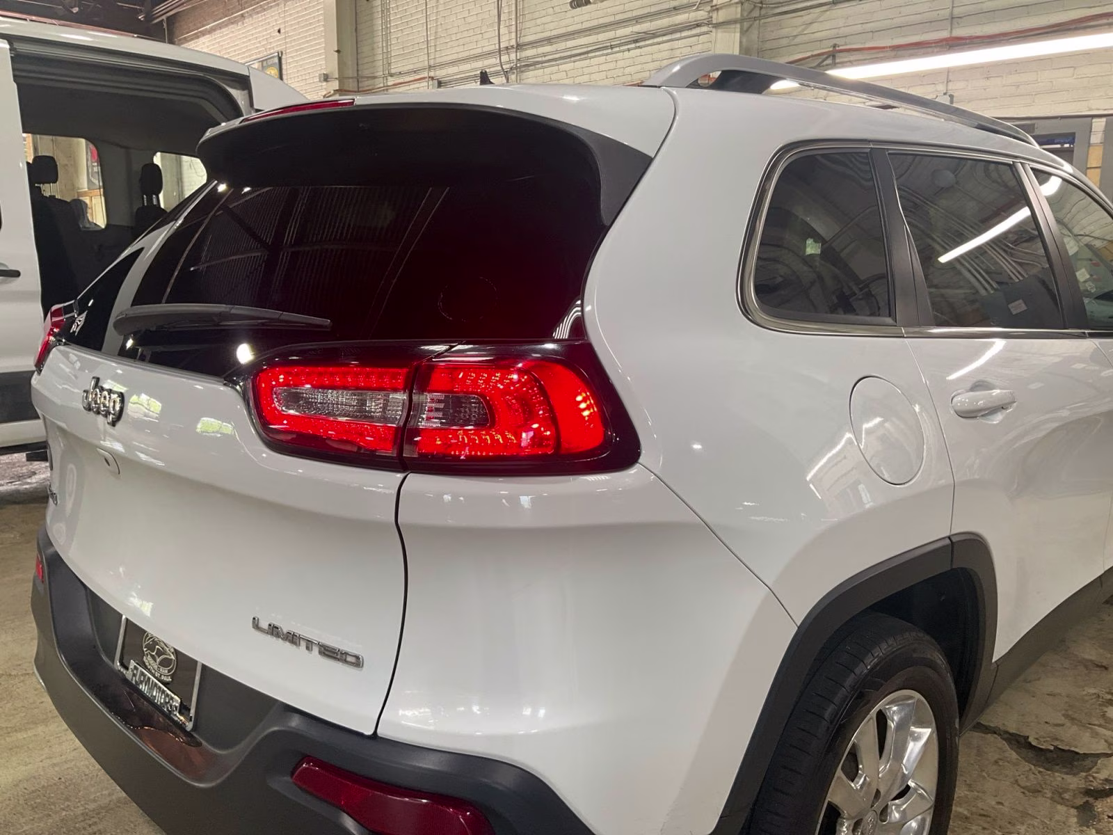 2017 Bright White Clearcoat Jeep Cherokee Limited 4X4 SUV