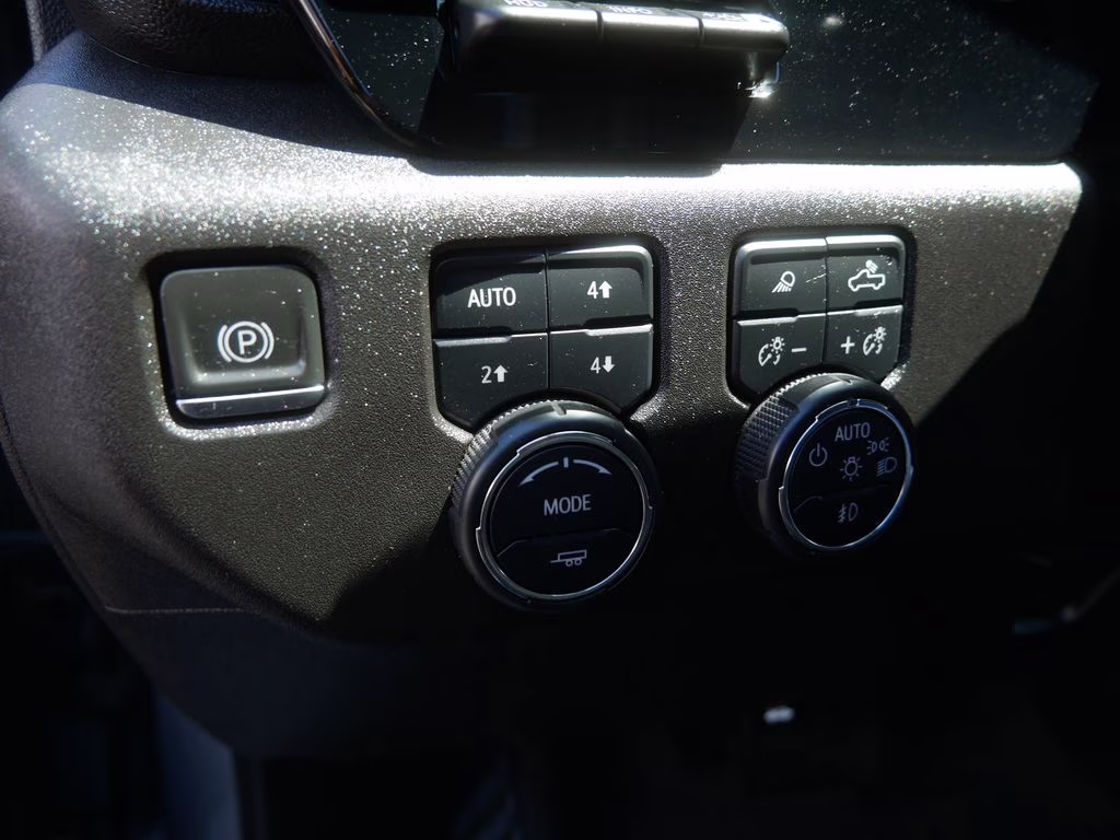 2024 Sterling Gray Metallic Chevrolet Silverado 3500HD High Country 4X4 Truck