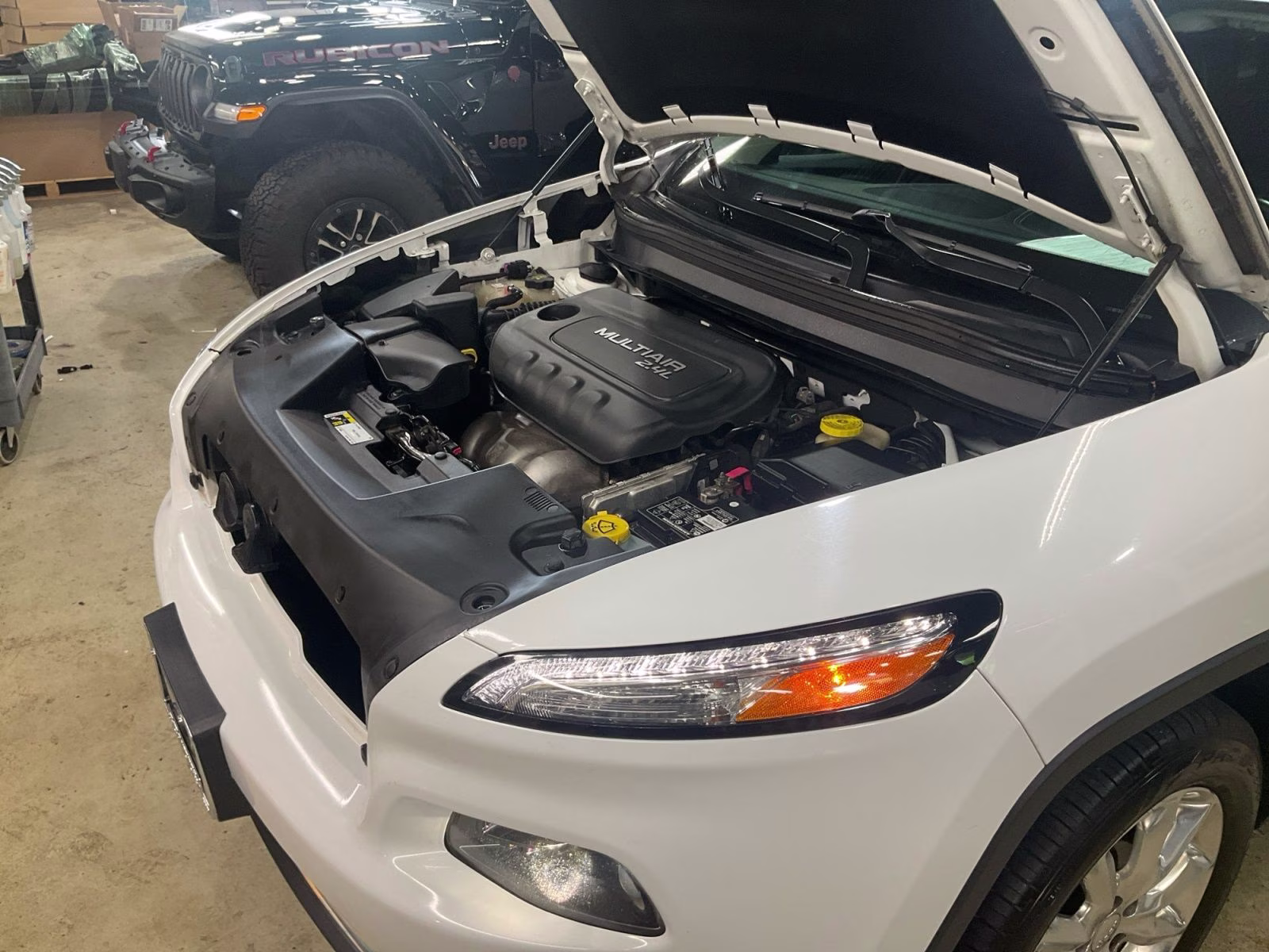 2017 Bright White Clearcoat Jeep Cherokee Limited 4X4 SUV