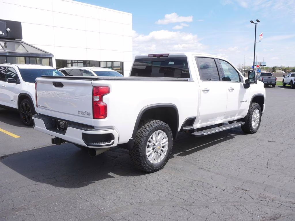 2022 Iridescent Pearl Tricoat Chevrolet Silverado 3500HD High Country 4X4 Truck