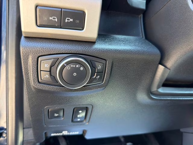 2017 Blue Ford Super Duty F-350 SRW Lariat 4X4 Truck