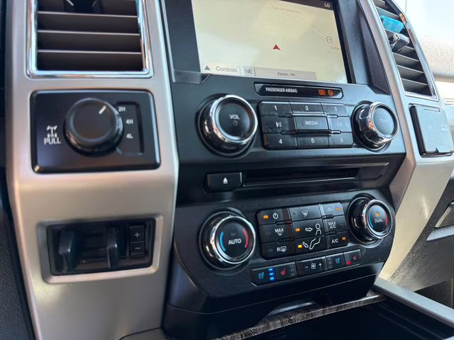 2017 Blue Ford Super Duty F-350 SRW Lariat 4X4 Truck